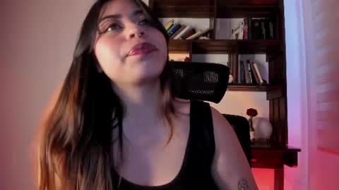 Snapshot of violett_red chatting on 23, 6, 2026 Violeta online show from 23, 6, 2026