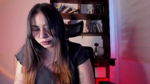 Snapshot of violett_red chatting on 25, 6, 2026 Violeta online show from 25, 6, 2026