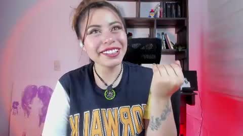 Snapshot of violett_red chatting on 14, 7, 2026 Violeta online show from 14, 7, 2026