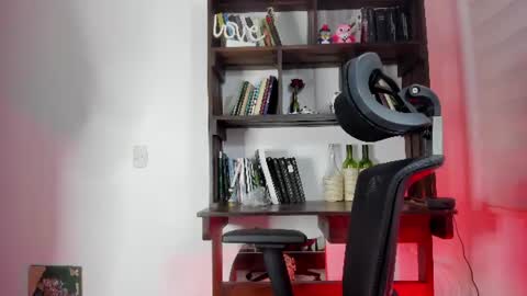 Snapshot of violett_red chatting on 4, 8, 2026 Violeta online show from 4, 8, 2026