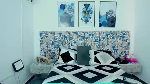 Snapshot of violetta_tss chatting on 6, 4, 2026 Princess Violet Valerious Follow me IGX violetvalerious online show from 6, 4, 2026