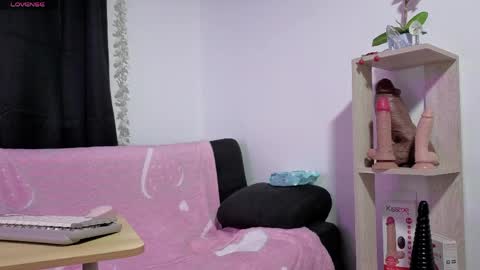 Snapshot of violettaarojass chatting on 9, 4, 2026 violettaarojass online show from 9, 4, 2026