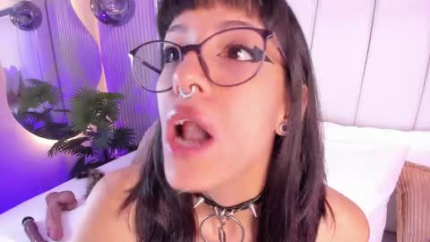 Snapshot of violettacolinss chatting on 21, 5, 2026 violettacolinss online show from 21, 5, 2026
