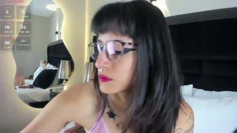 Snapshot of violettacolinss chatting on 25, 5, 2026 violettacolinss online show from 25, 5, 2026