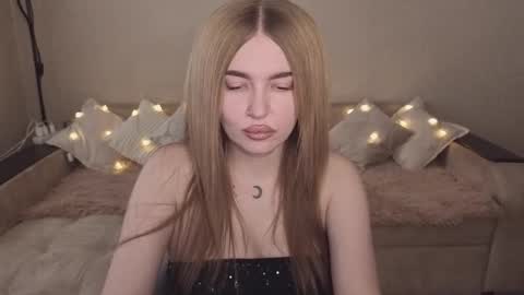 ViolettaOtis online show from 22, 10, 2025