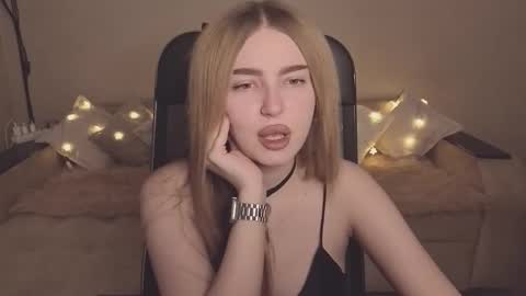 ViolettaOtis online show from 28, 11, 2025