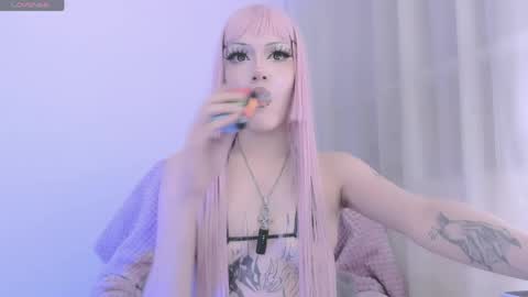 Snapshot of violettbones chatting on 18, 4, 2026 Violett online show from 18, 4, 2026