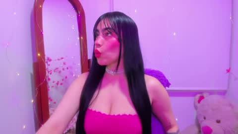 Snapshot of violette_laurent chatting on 5, 4, 2026 violette_laurent online show from 5, 4, 2026