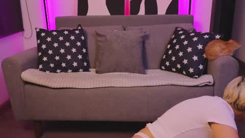 Violet online show from 30, 1, 2025