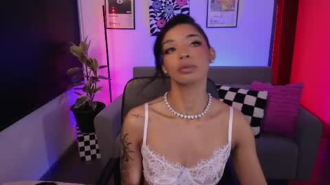 Snapshot of violettgrey_ chatting on 7, 7, 2026 Violet online show from 7, 7, 2026