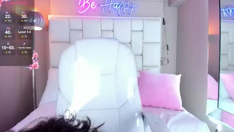 Snapshot of violettharous chatting on 18, 10, 2025 VioletthaRous online show from 18, 10, 2025