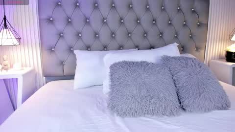 Snapshot of violettharous chatting on 3, 3, 2026 VioletthaRous online show from 3, 3, 2026