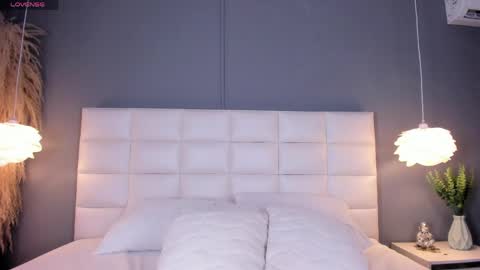 Snapshot of violettharous chatting on 9, 4, 2026 VioletthaRous online show from 9, 4, 2026