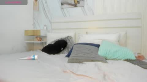 Snapshot of violetthorny chatting on 10, 6, 2026 online show from 10, 6, 2026