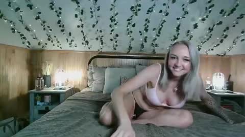 Snapshot of violetvixen2615 chatting on 18, 3, 2026 violet styles online show from 18, 3, 2026