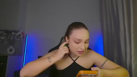 Snapshot of viollasinzz chatting on 27, 5, 2026 Violla online show from 27, 5, 2026