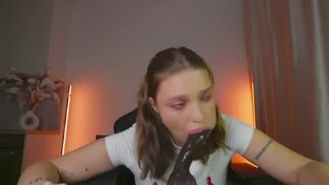 Snapshot of viollasinzz chatting on 5, 6, 2026 Violla online show from 5, 6, 2026