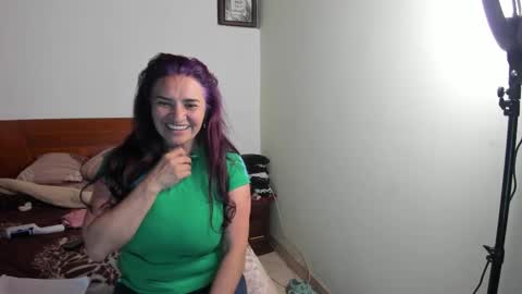 Snapshot of violleeet_ chatting on 16, 12, 2025 violleeet_ online show from 16, 12, 2025