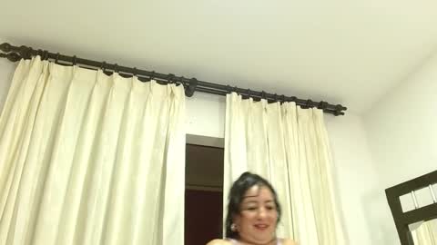Snapshot of viollet_28 chatting on 1, 2, 2025 violeta online show from 1, 2, 2025