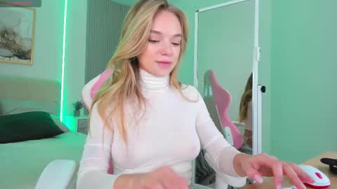 Snapshot of virrginchloee chatting on 23, 11, 2025 Chloe online show from 23, 11, 2025