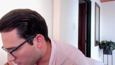 Vito Ferrer online show from 11, 11, 2025