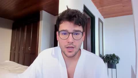 Vito Ferrer online show from 16, 11, 2025