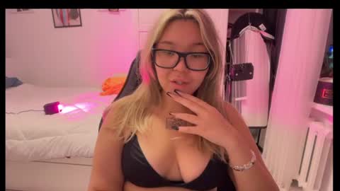 Snapshot of viva_lovee chatting on 7, 7, 2026 viva_lovee online show from 7, 7, 2026