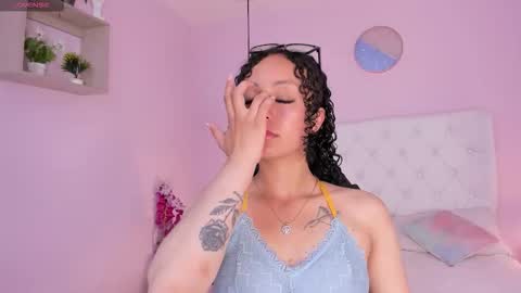 Snapshot of vivi_gh1 chatting on 18, 12, 2025 Vivi online show from 18, 12, 2025