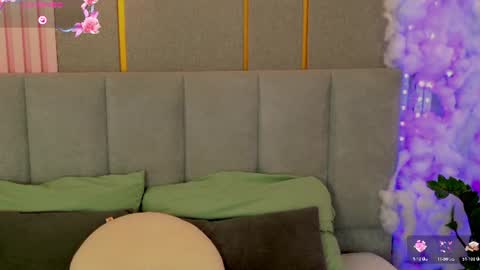 Snapshot of vivi_west chatting on 4, 7, 2026 vivi_west online show from 4, 7, 2026