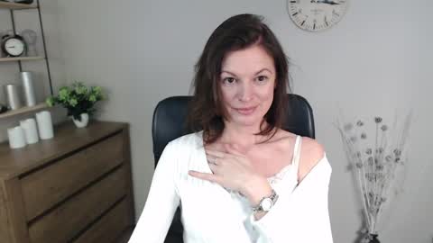 Vivian online show from 8, 1, 2025