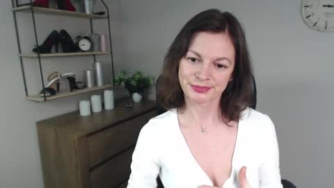 Vivian online show from 13, 2, 2025