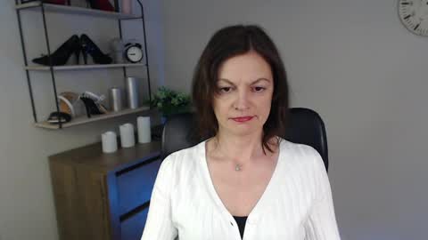 Vivian online show from 25, 2, 2025