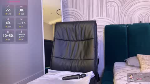 Vivian Evans online show from 16, 12, 2025