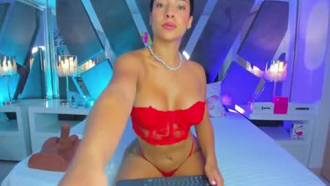 Snapshot of vivian_monroe chatting on 23, 5, 2026 Vivian Monroe online show from 23, 5, 2026