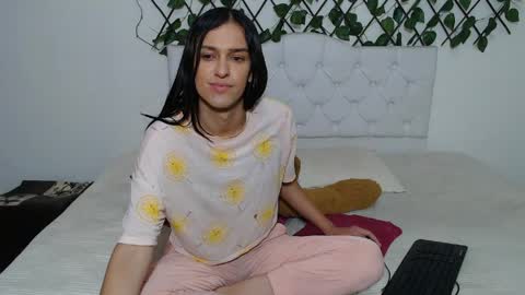 Snapshot of vivianalatin chatting on 29, 4, 2026 instagram Viviana73215 online show from 29, 4, 2026