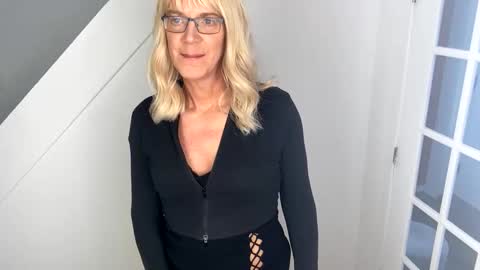 Snapshot of viviannexxx2022 chatting on 24, 12, 2024 Vivlove online show from 24, 12, 2024