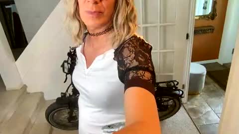 Snapshot of viviannexxx2022 chatting on 13, 6, 2026 Vivlove online show from 13, 6, 2026