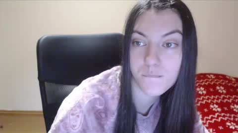 Snapshot of vivianngray chatting on 19, 12, 2024 Vivian Gray online show from 19, 12, 2024