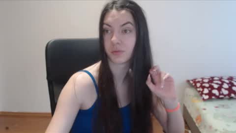 Snapshot of vivianngray chatting on 1, 1, 2025 Vivian Gray online show from 1, 1, 2025