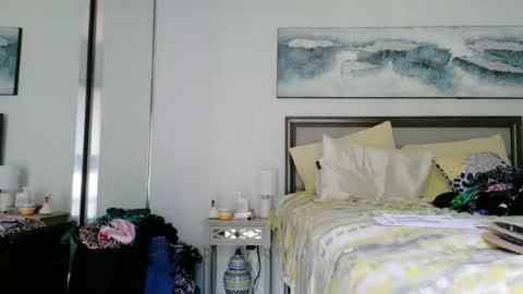 Snapshot of vivians_roses chatting on 5, 7, 2026 Vivians Roses online show from 5, 7, 2026
