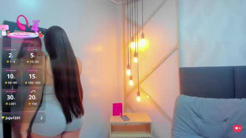 Vivian online show from 6, 11, 2025