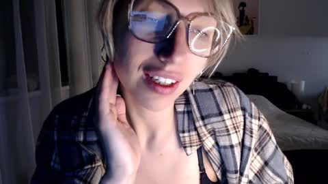 VI       online show from 6, 2, 2025