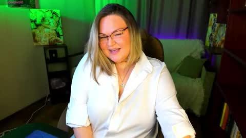 Snapshot of vivien__wet chatting on 14, 3, 2026 Vivien online show from 14, 3, 2026