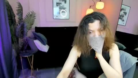 Snapshot of vivien_cristal chatting on 4, 7, 2026 Vivien online show from 4, 7, 2026