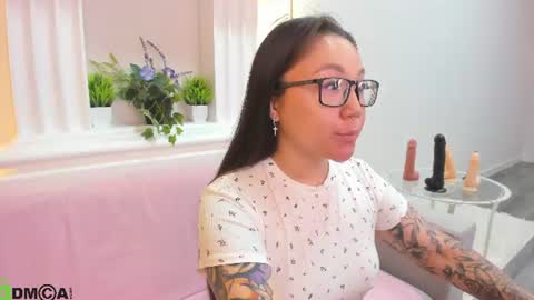 Snapshot of vivien_montclair chatting on 11, 6, 2026 Vivien online show from 11, 6, 2026