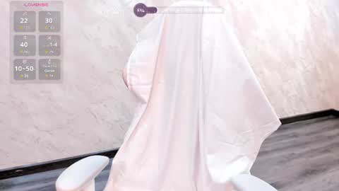 Snapshot of vivien_montclair chatting on 7, 7, 2026 Vivien online show from 7, 7, 2026