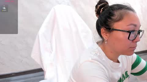 Snapshot of vivien_montclair chatting on 7, 7, 2026 Vivien online show from 7, 7, 2026