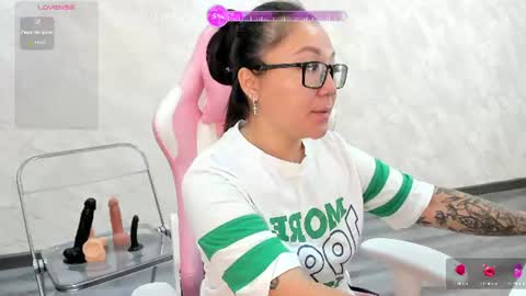 Snapshot of vivien_montclair chatting on 17, 7, 2026 Vivien online show from 17, 7, 2026