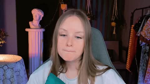 Vivien online show from 28, 12, 2024