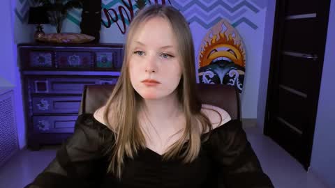 Vivien online show from 12, 3, 2025